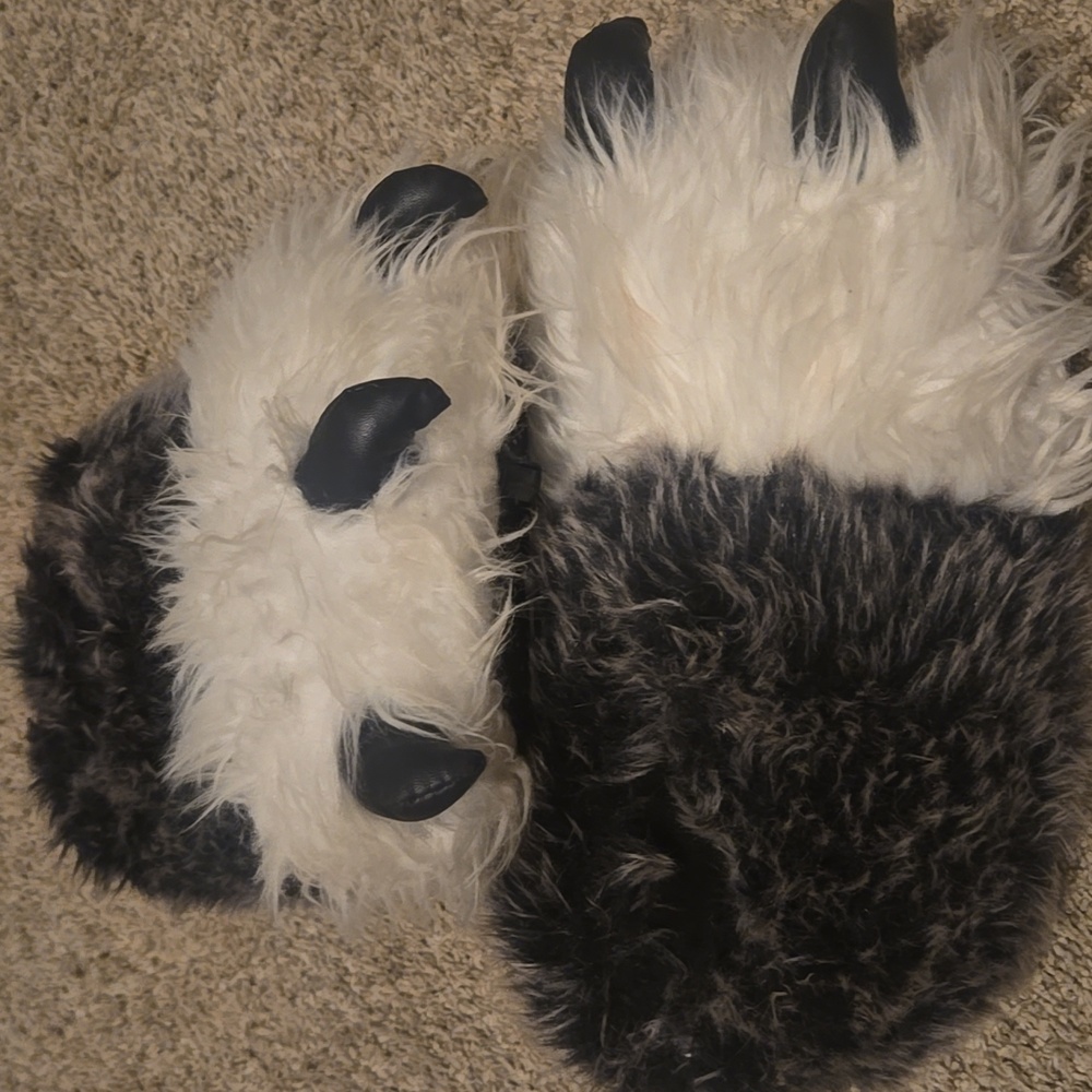 Slippers - Picture 2 of 3